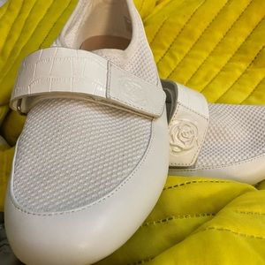 Taryn Rose Womens Sneakers- White Sz 10